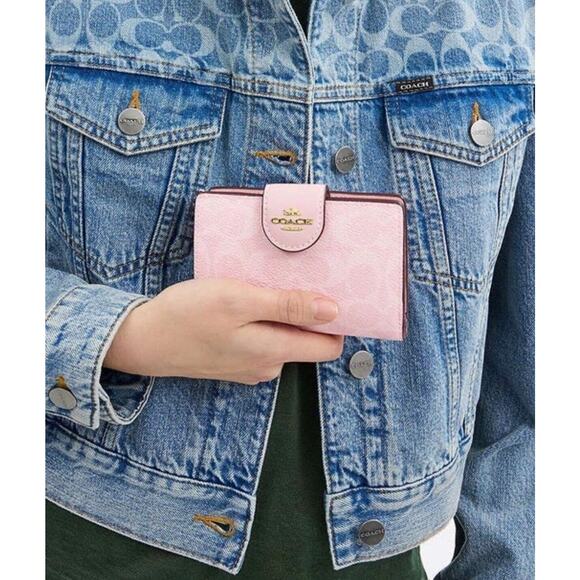 NWT Limited Coach Medium Corner Zip Wallet In Signature Canvas Powder Pink CW786 - Picture 2 of 10